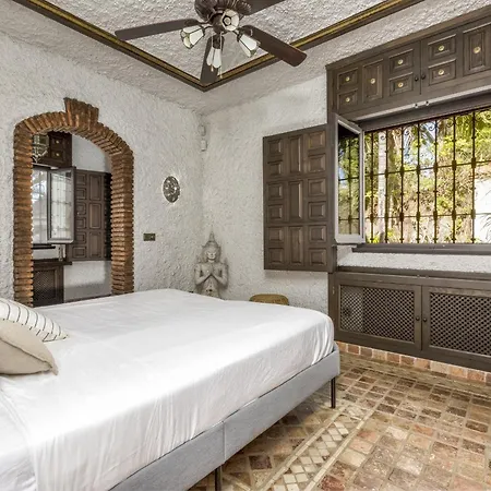 Villa Vivi Homes - Costabella Pool, Sauna, Garden & Marbella