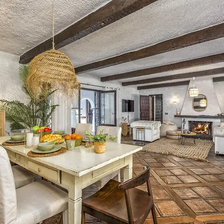 Vivi Homes - Costabella Pool, Sauna, Garden &