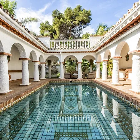 Vivi Homes - Costabella Pool, Sauna, Garden & Villa Marbella