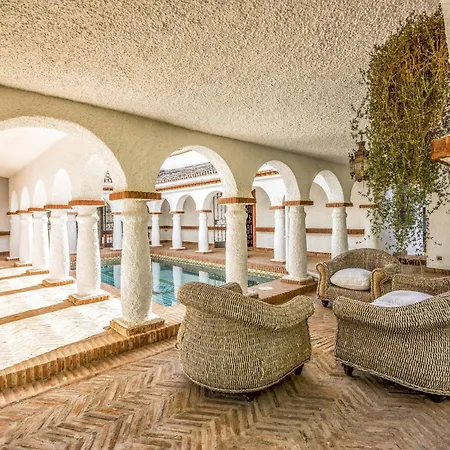 Vivi Homes - Costabella Pool, Sauna, Garden & Villa Marbella
