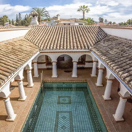 Vivi Homes - Costabella Pool, Sauna, Garden &