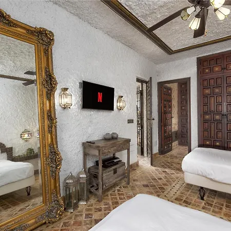 Vivi Homes - Costabella Pool, Sauna, Garden & Villa