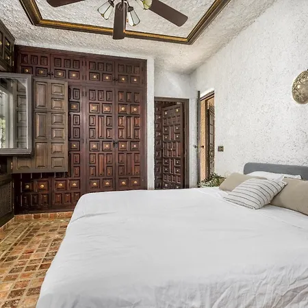 Vivi Homes - Costabella Pool, Sauna, Garden & Marbella