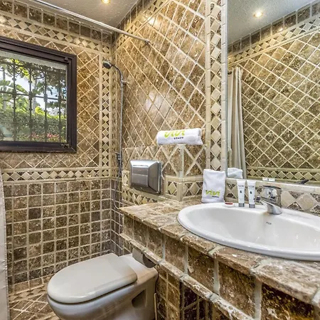 Vivi Homes - Costabella Pool, Sauna, Garden &