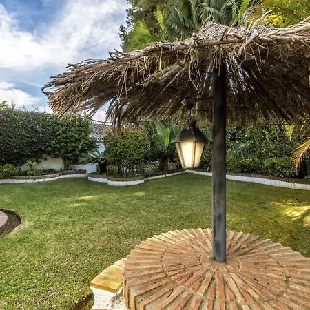 Vivi Homes - Costabella Pool, Sauna, Garden & Villa Marbella