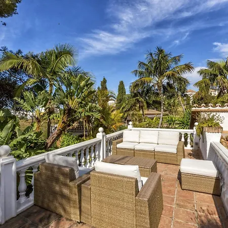 Vivi Homes - Costabella Pool, Sauna, Garden & Villa