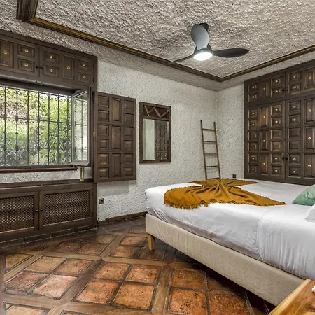 Vivi Homes - Costabella Pool, Sauna, Garden & Villa Marbella