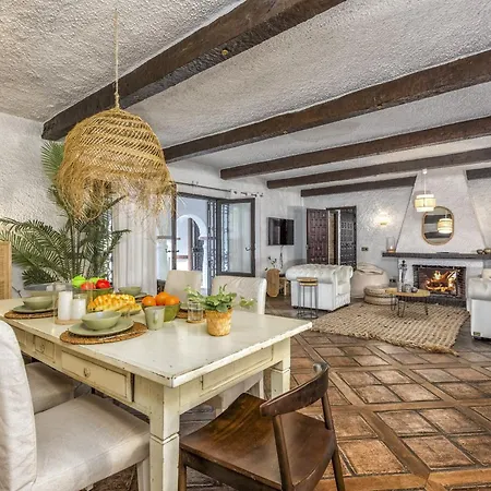 Villa Vivi Homes - Costabella Pool, Sauna, Garden & Marbella